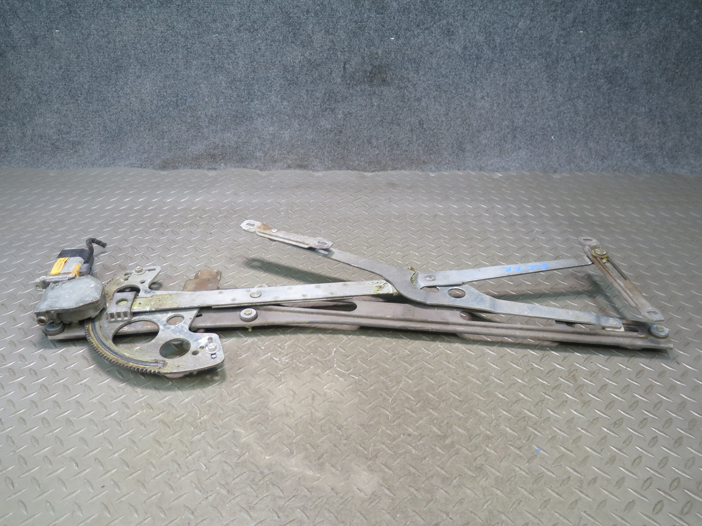 86-89 Mercedes R107 560SL Front Right Passenger Door Window Regulator Motor OEM