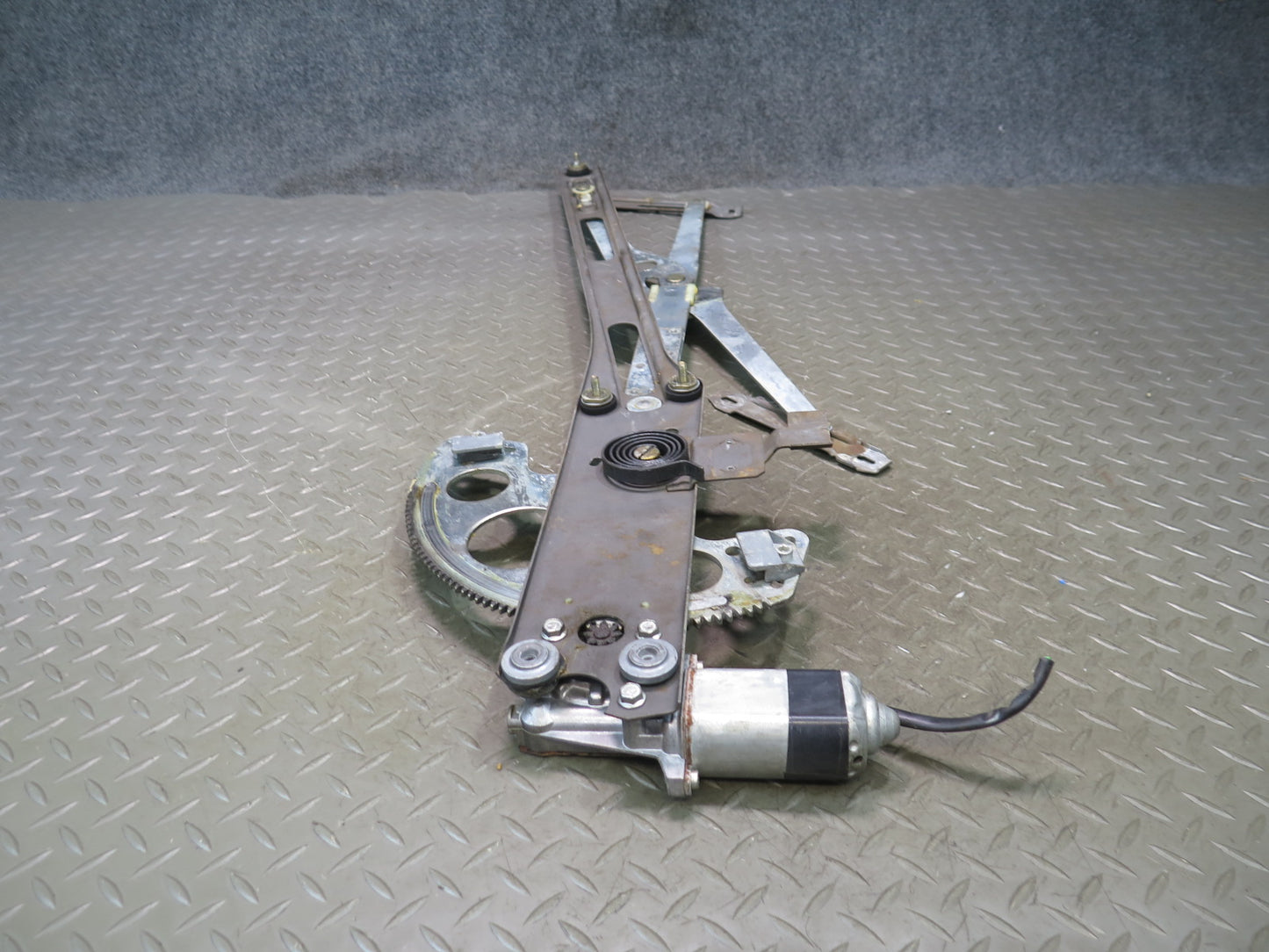 86-89 Mercedes R107 560SL Front Right Passenger Door Window Regulator Motor OEM