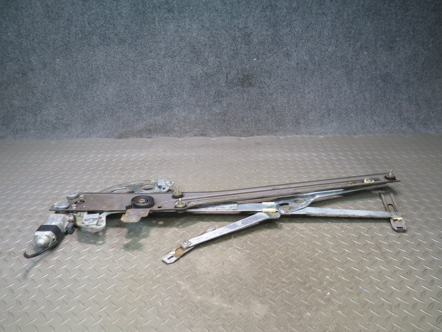 86-89 Mercedes R107 560SL Front Right Passenger Door Window Regulator Motor OEM