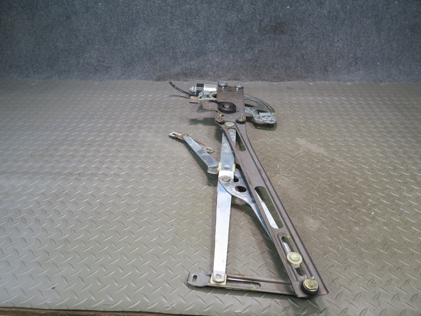 86-89 Mercedes R107 560SL Front Right Passenger Door Window Regulator Motor OEM