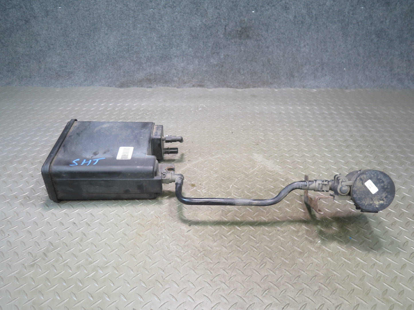 2003-2007 Hummer H2 Fuel Evap Vapor Charcoal Canister 12573649