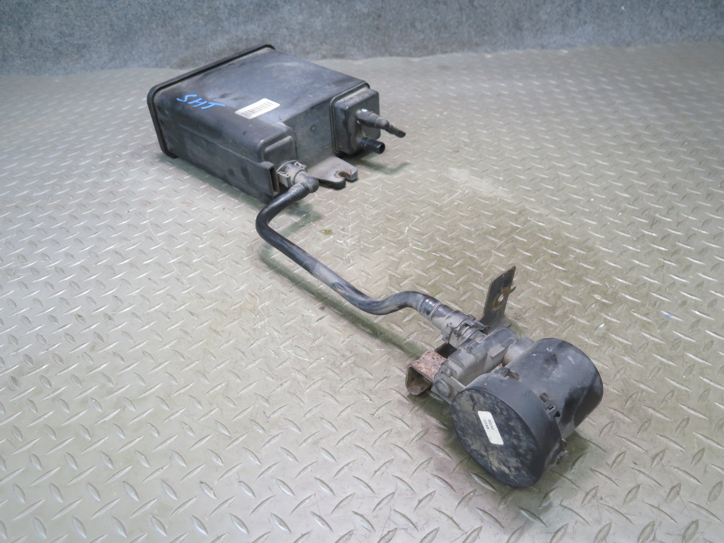 2003-2007 Hummer H2 Fuel Evap Vapor Charcoal Canister 12573649