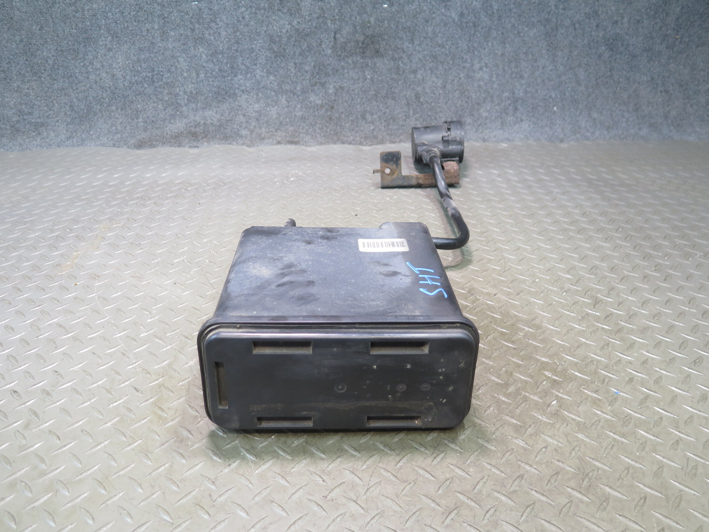 2003-2007 Hummer H2 Fuel Evap Vapor Charcoal Canister 12573649