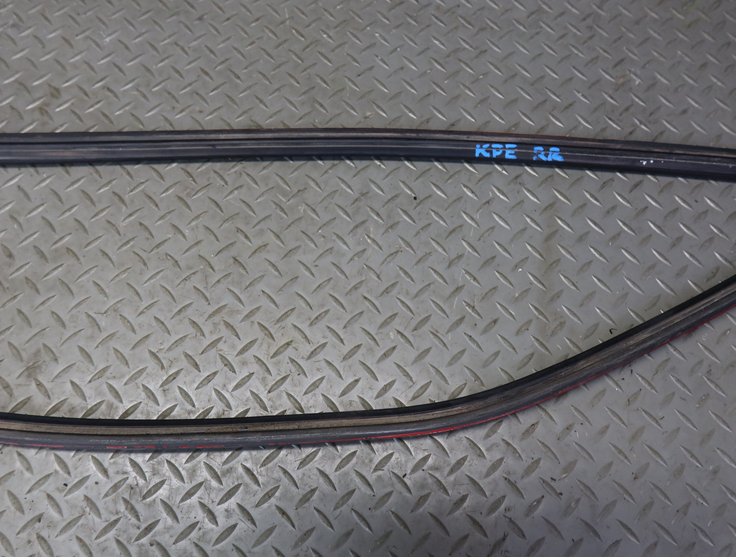 1984-1991 Porsche 928 Rear Right Quarter Window Weatherstrip Surround Seal Trim