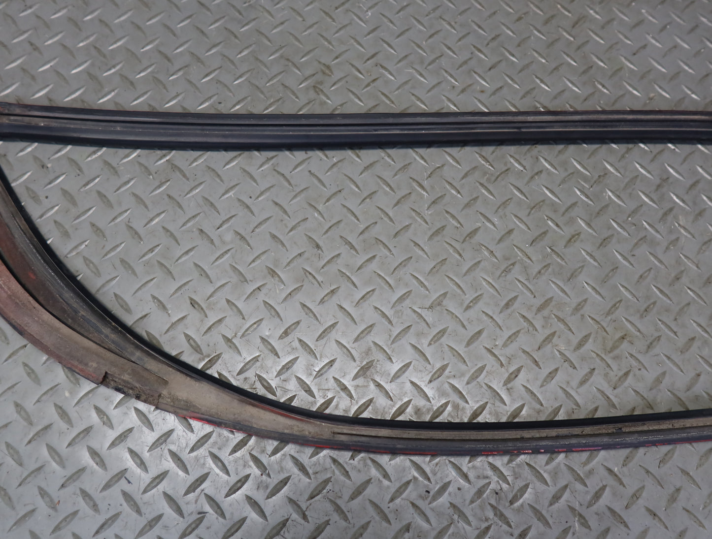 1984-1991 Porsche 928 Rear Right Quarter Window Weatherstrip Surround Seal Trim
