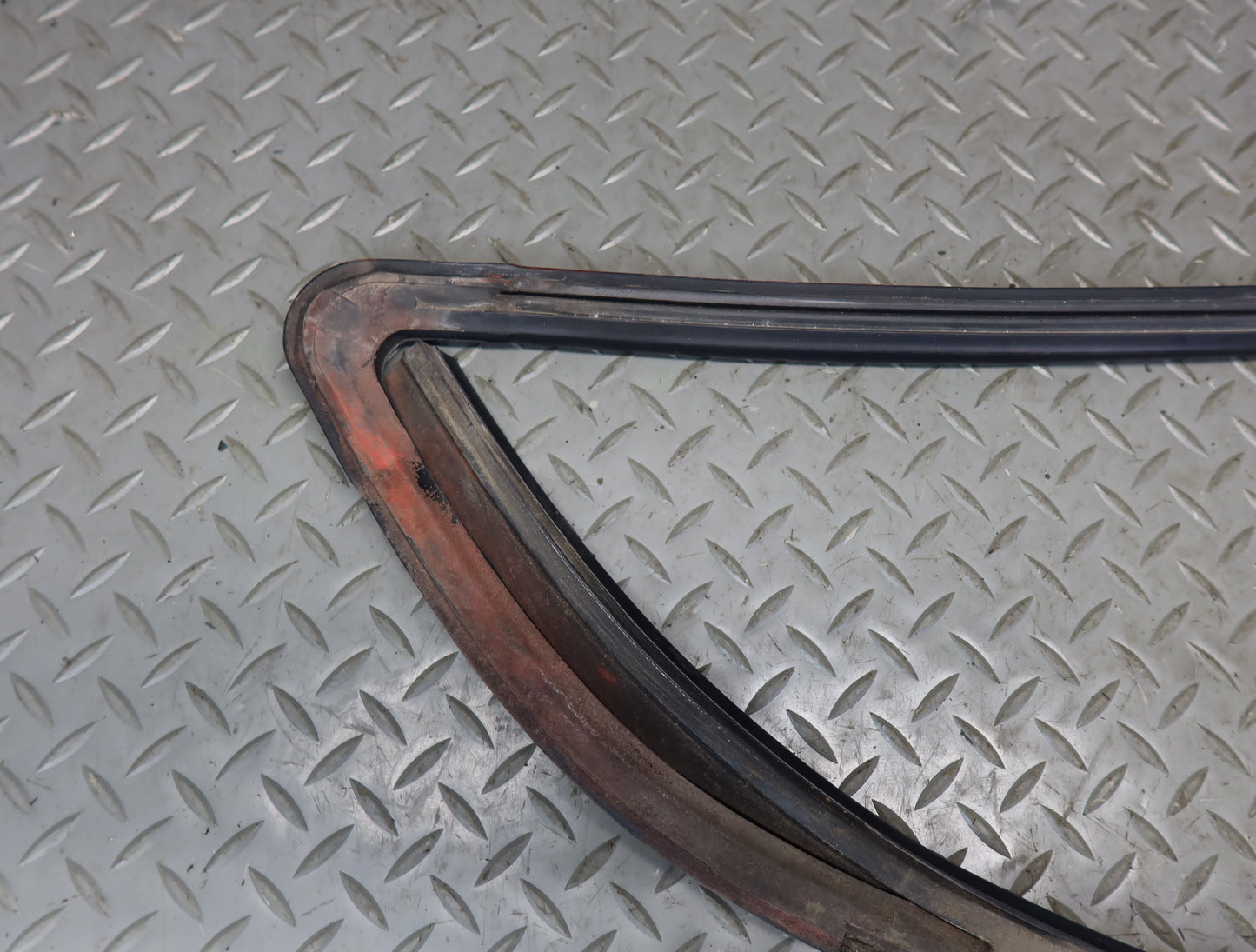 1984-1991 Porsche 928 Rear Right Quarter Window Weatherstrip Surround Seal Trim