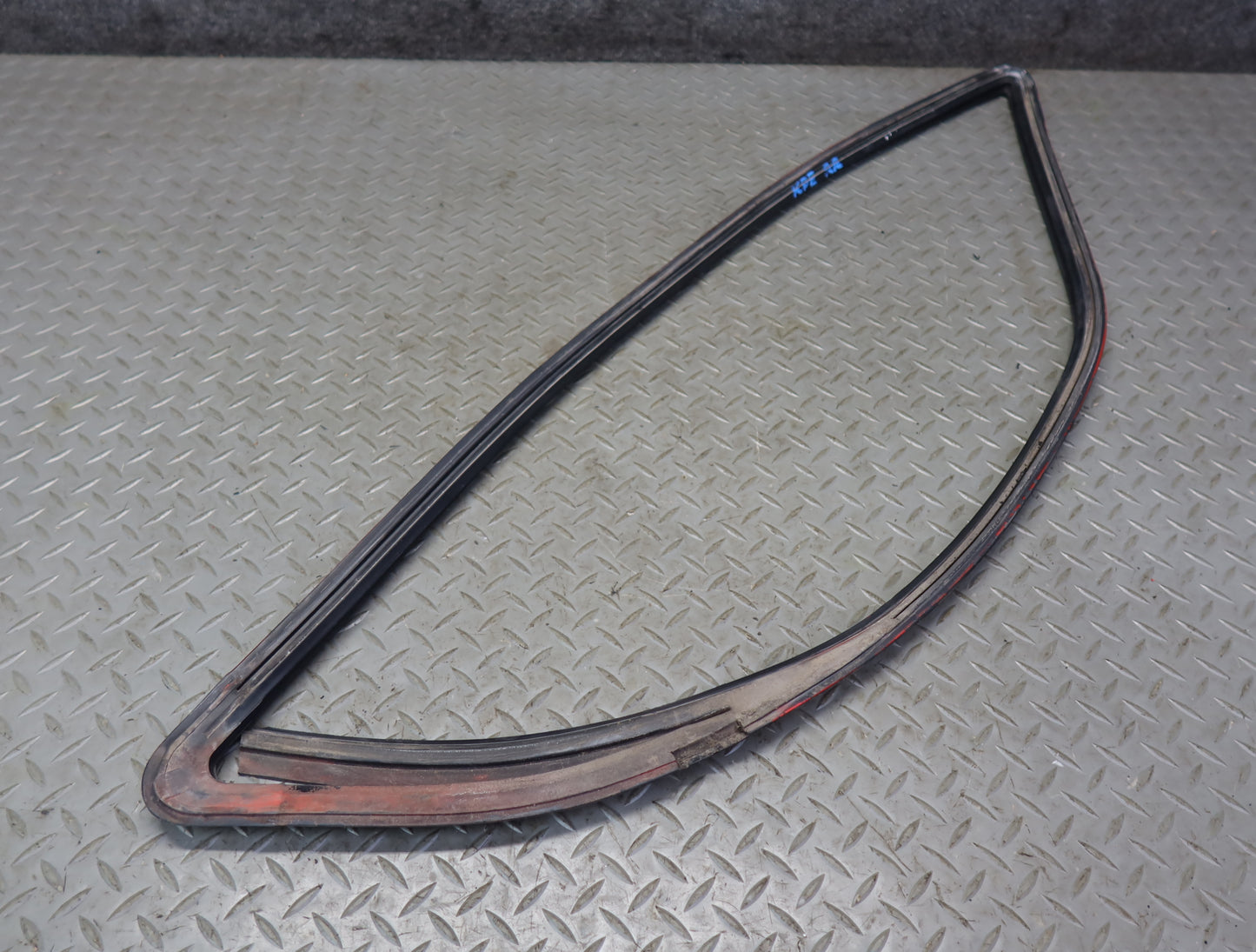 1984-1991 Porsche 928 Rear Right Quarter Window Weatherstrip Surround Seal Trim