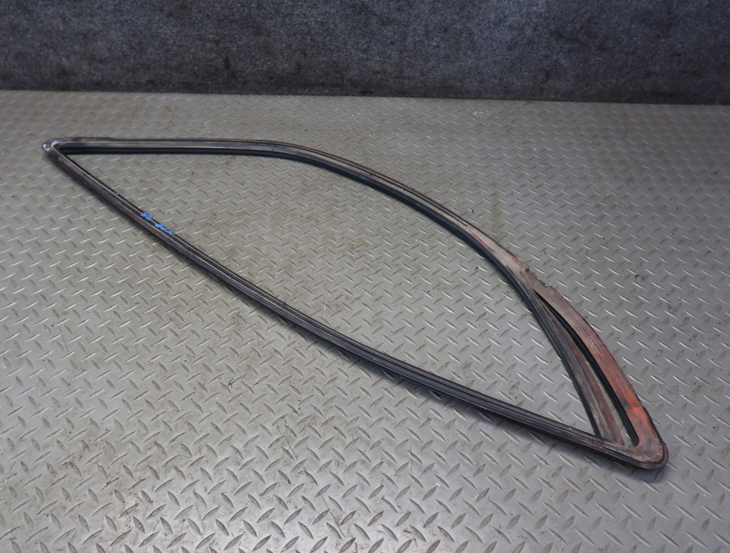 1984-1991 Porsche 928 Rear Right Quarter Window Weatherstrip Surround Seal Trim