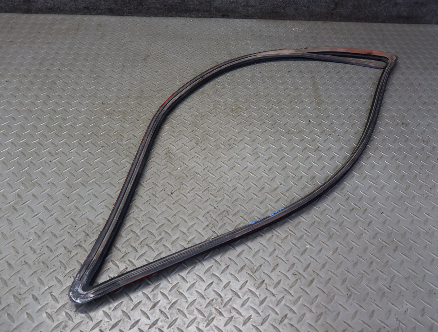 1984-1991 Porsche 928 Rear Right Quarter Window Weatherstrip Surround Seal Trim