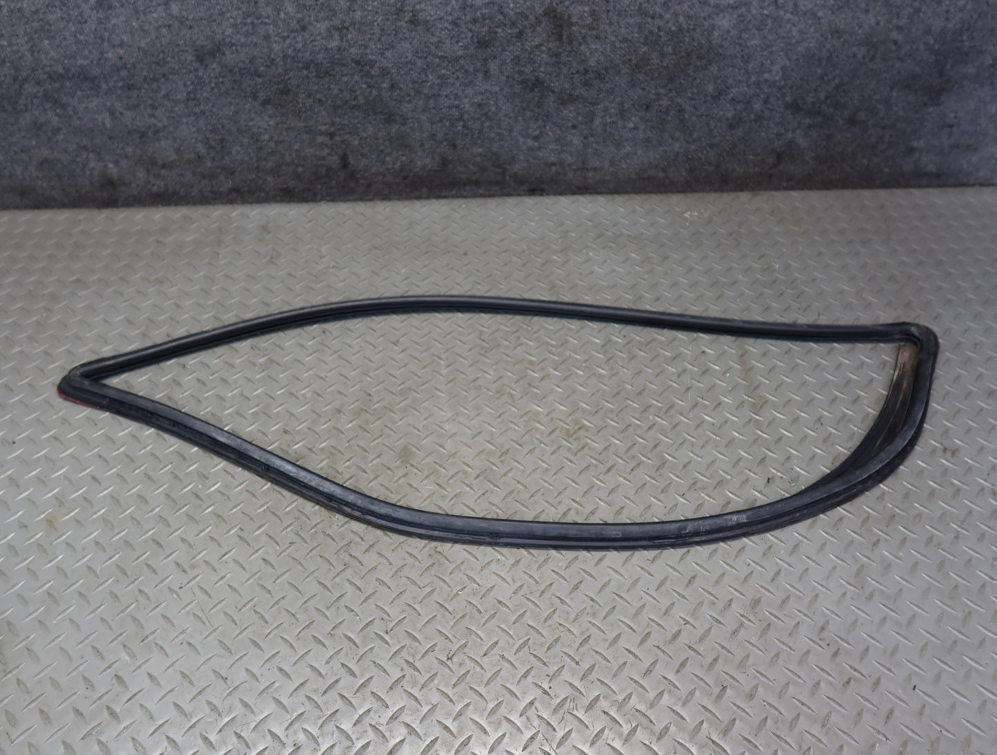 1984-1991 Porsche 928 Rear Right Quarter Window Weatherstrip Surround Seal Trim