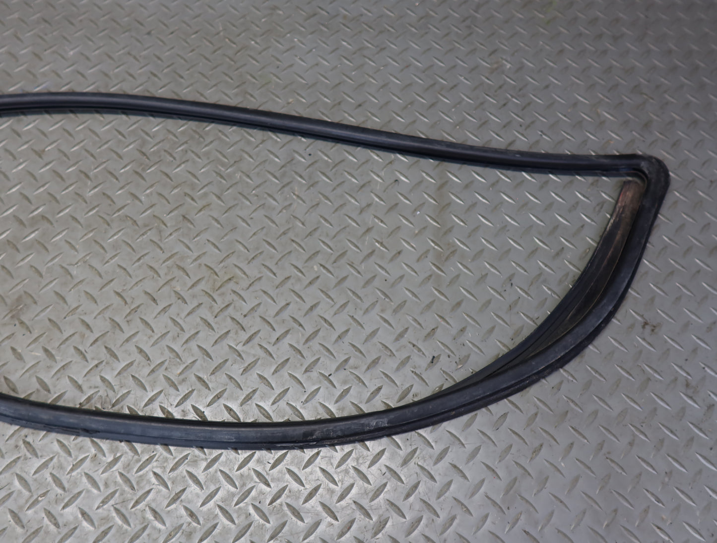 1984-1991 Porsche 928 Rear Right Quarter Window Weatherstrip Surround Seal Trim