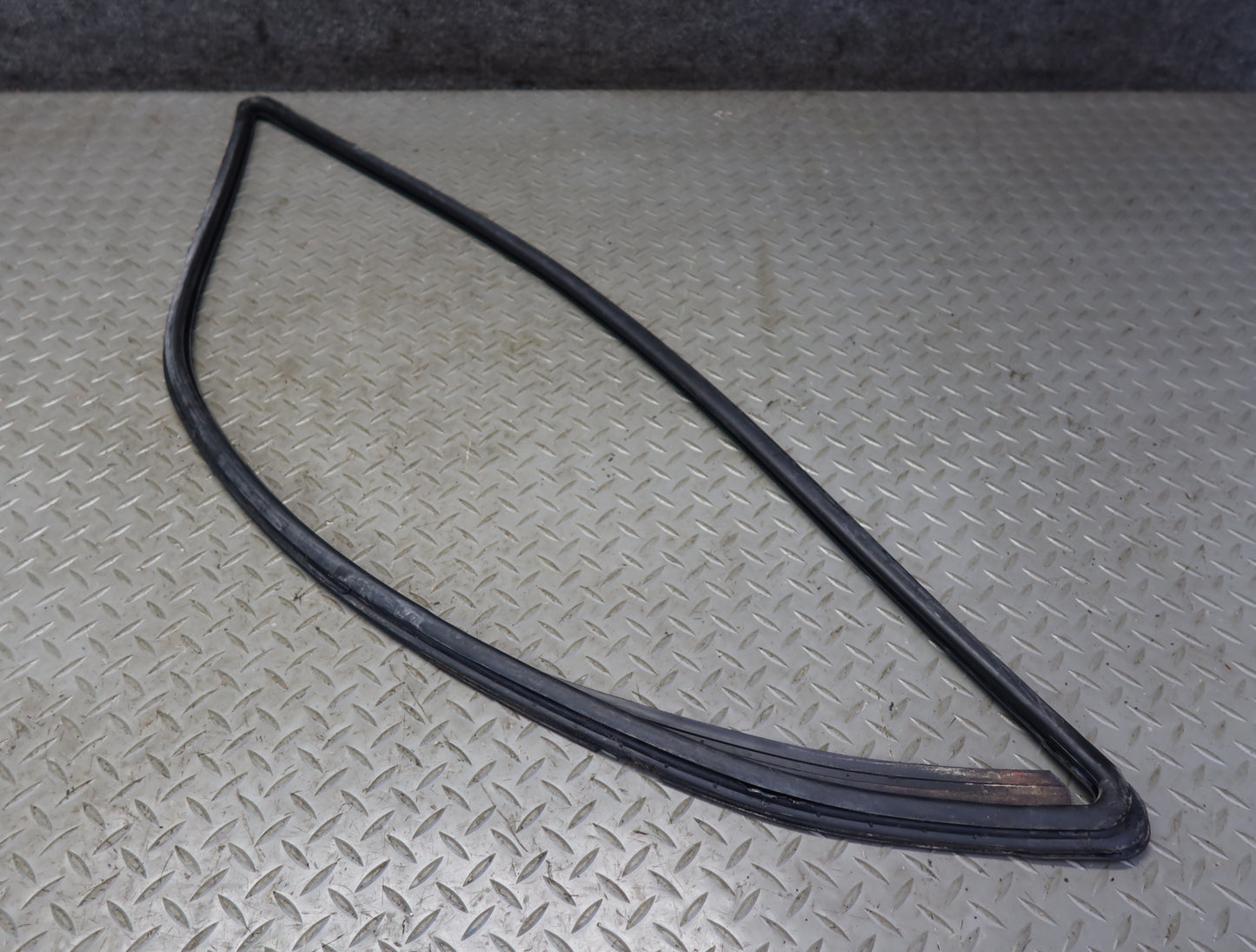 1984-1991 Porsche 928 Rear Right Quarter Window Weatherstrip Surround Seal Trim