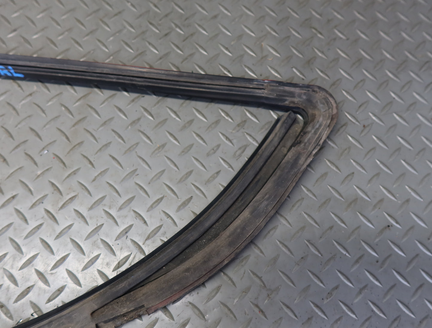 1984-1991 Porsche 928 Rear Left Quarter Window Weatherstrip Surround Seal Trim