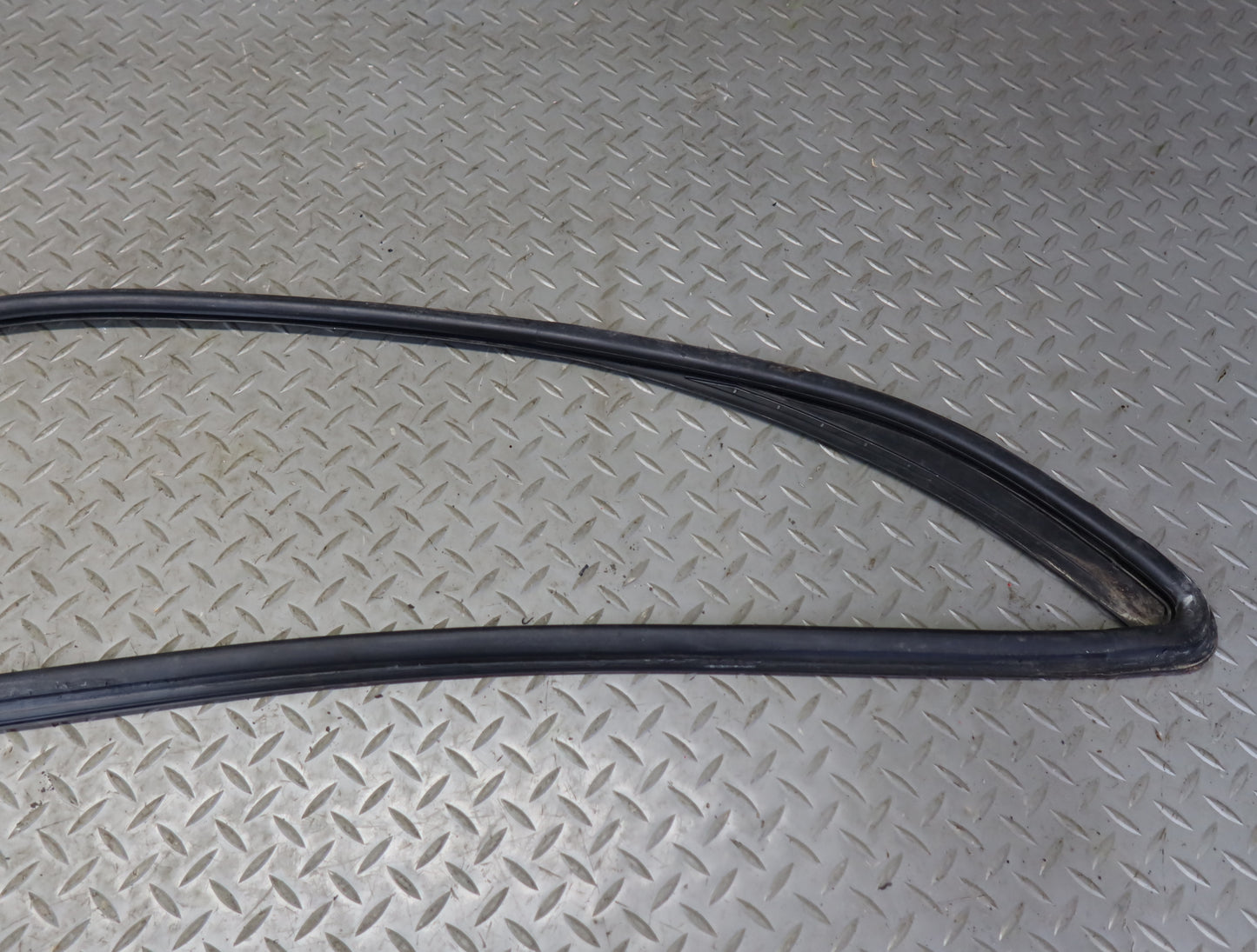 1984-1991 Porsche 928 Rear Left Quarter Window Weatherstrip Surround Seal Trim