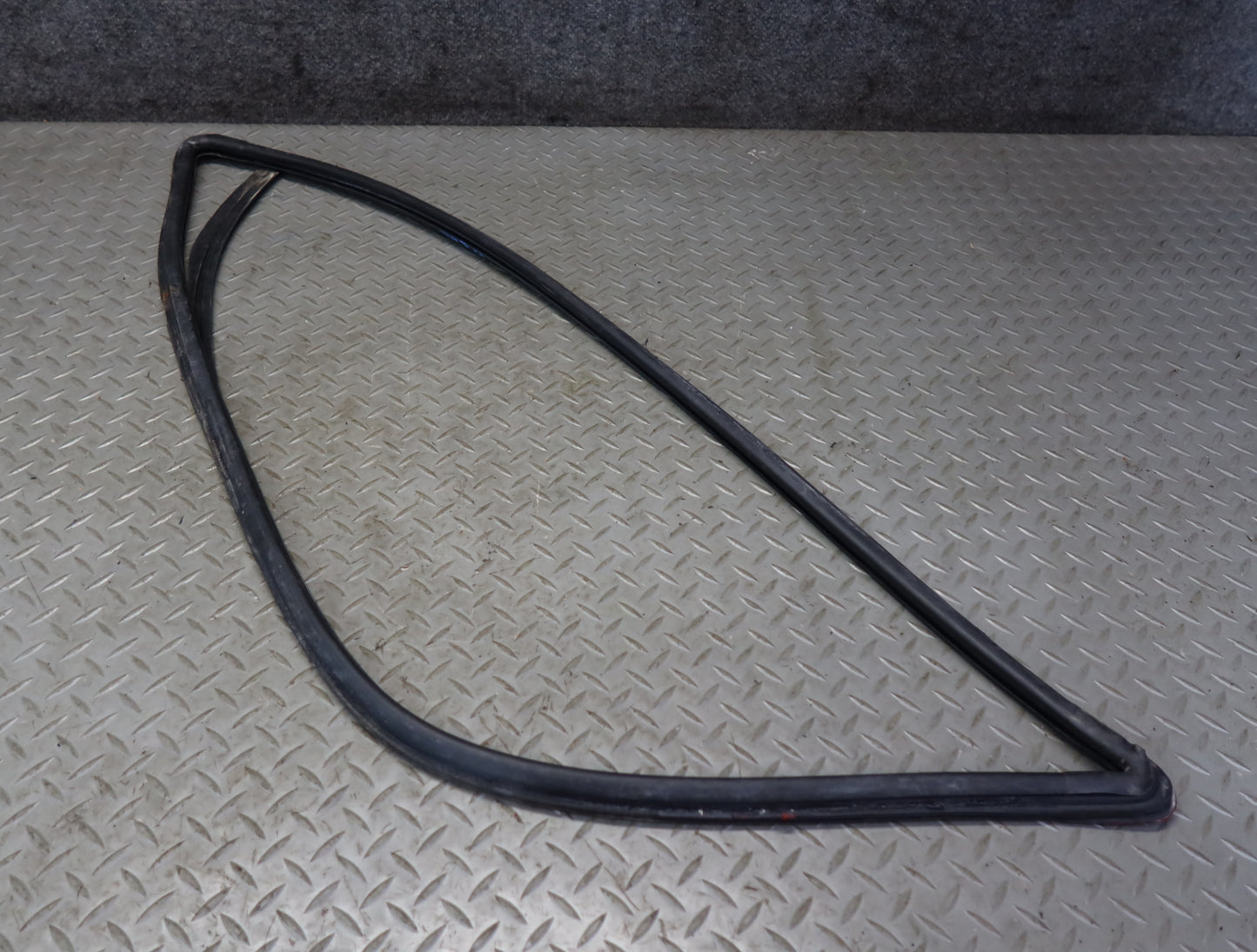 1984-1991 Porsche 928 Rear Left Quarter Window Weatherstrip Surround Seal Trim