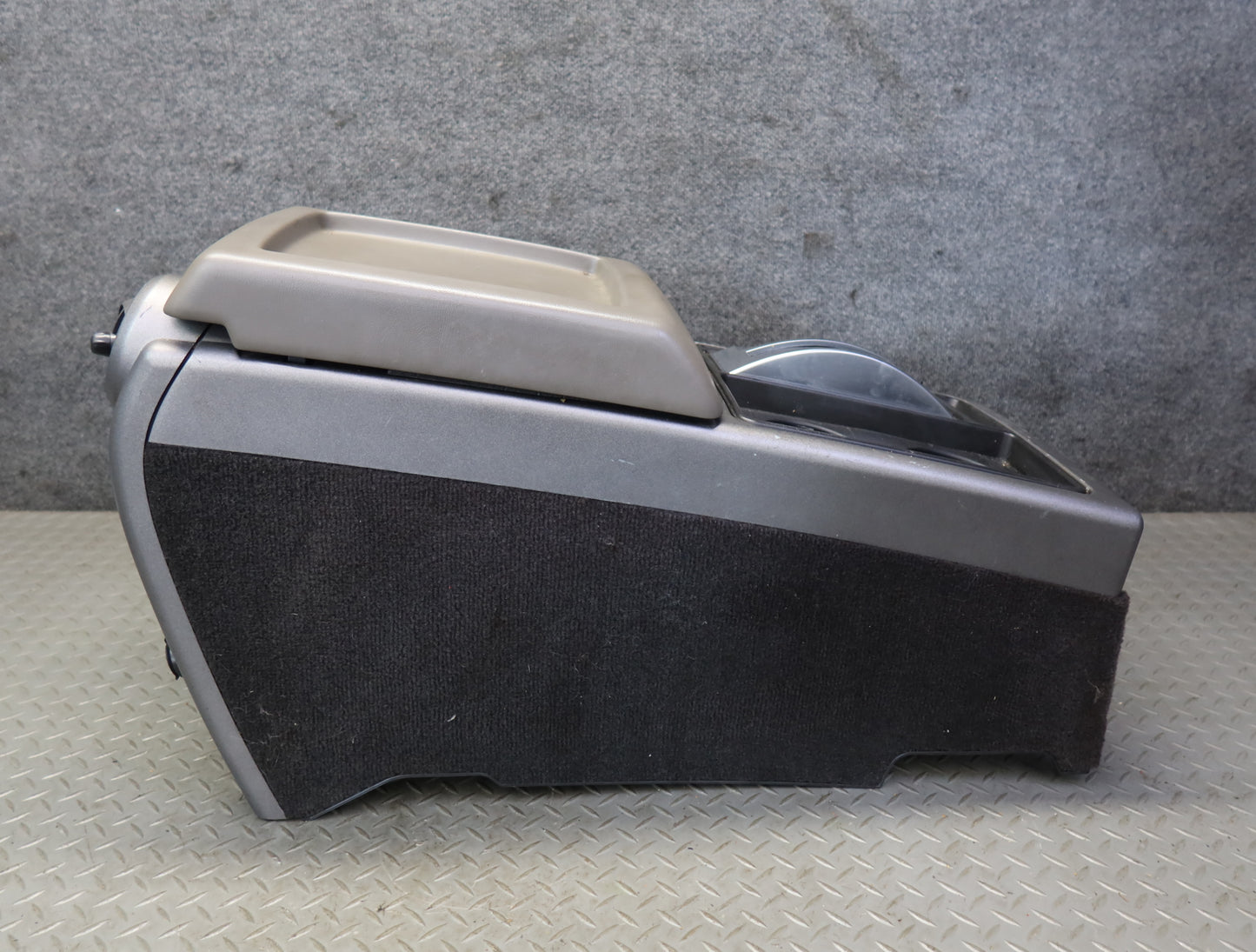 2003-2006 Hummer H2 Front Center Console Shifter Trim Cover Panel w Armrest