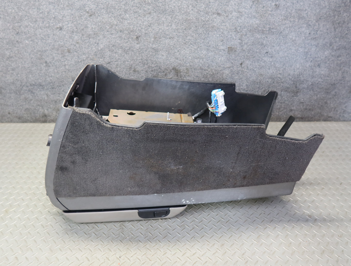 2003-2006 Hummer H2 Front Center Console Shifter Trim Cover Panel w Armrest