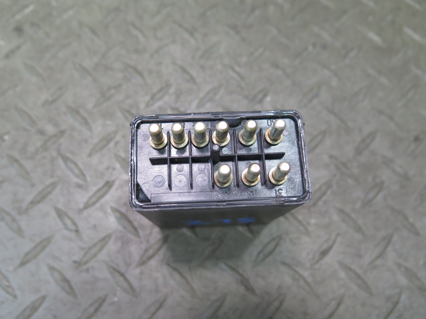 86-89 Mercedes R107 560S Lfuel Pump Relay Module 0025451605 OEM