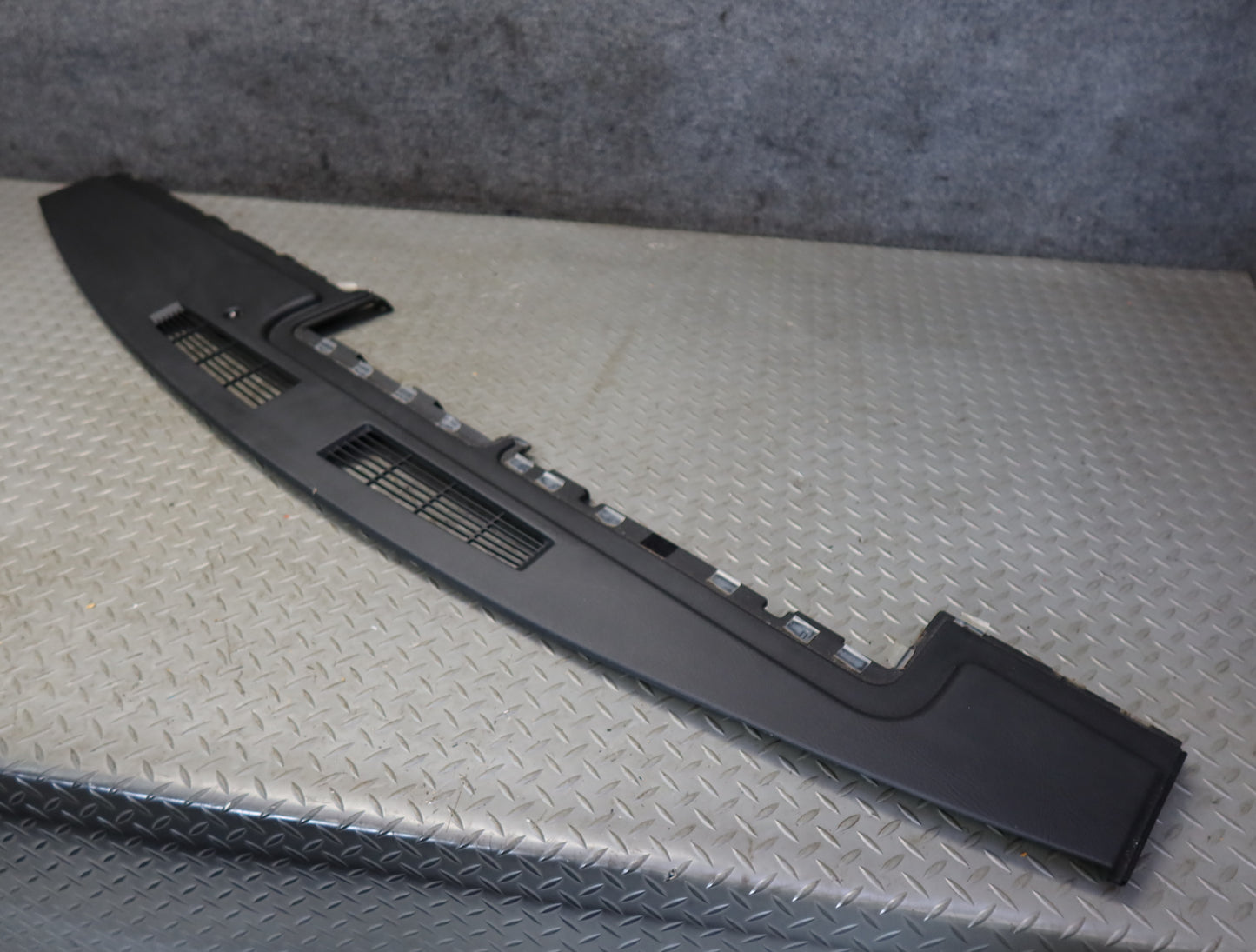 2003-2007 Hummer H2 Dash Upper Defrost Air Vent Grille Trim Panel 15102556