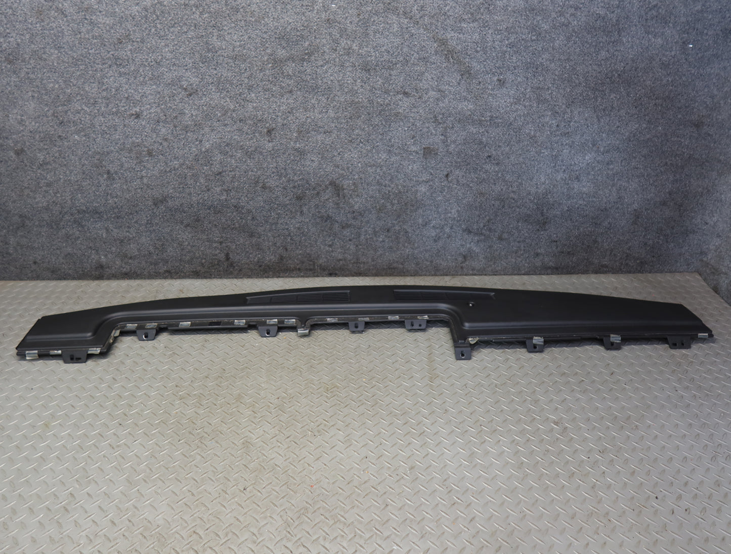 2003-2007 Hummer H2 Dash Upper Defrost Air Vent Grille Trim Panel 15102556