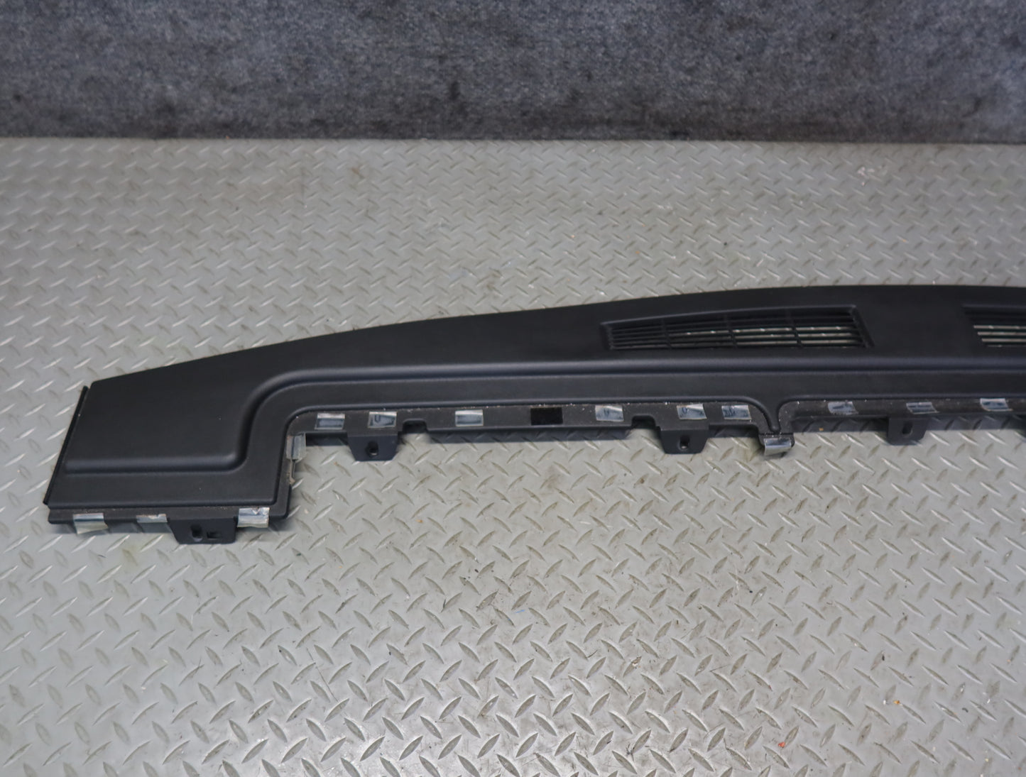 2003-2007 Hummer H2 Dash Upper Defrost Air Vent Grille Trim Panel 15102556
