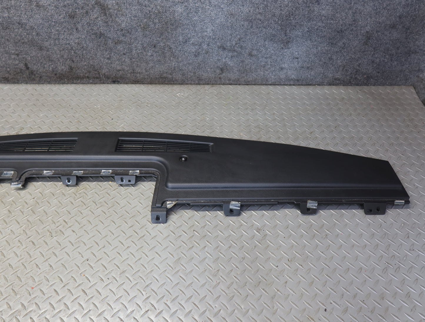 2003-2007 Hummer H2 Dash Upper Defrost Air Vent Grille Trim Panel 15102556