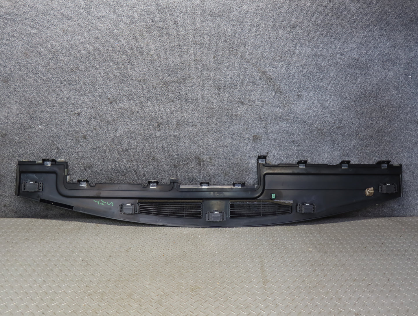 2003-2007 Hummer H2 Dash Upper Defrost Air Vent Grille Trim Panel 15102556