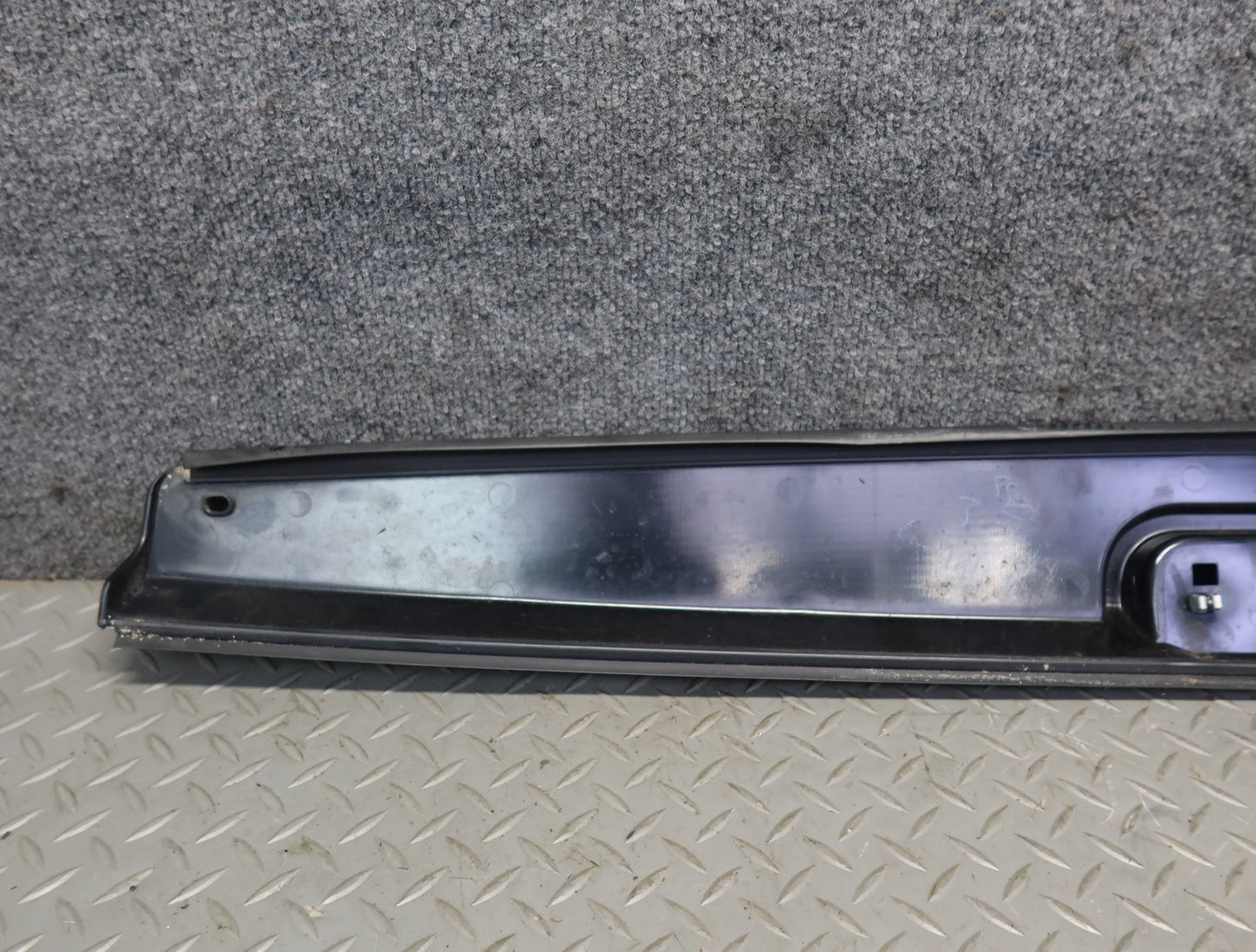 2003-2009 Hummer H2 Rear Trunk Tailgate Liftgate Upper Spoiler 15114966