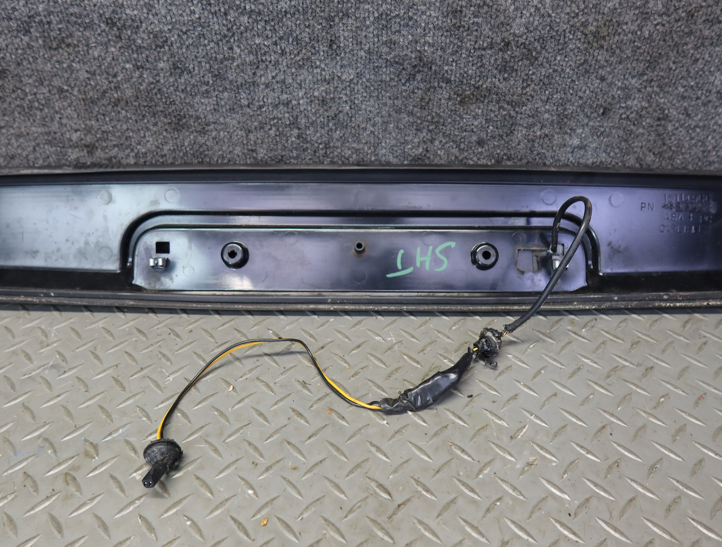 2003-2009 Hummer H2 Rear Trunk Tailgate Liftgate Upper Spoiler 15114966