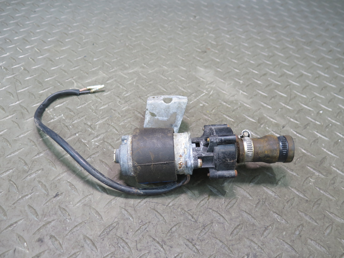 81-89 Mercedes R107 560SL Secondary Auxiliary AUX Water Heater Control Pump OEM