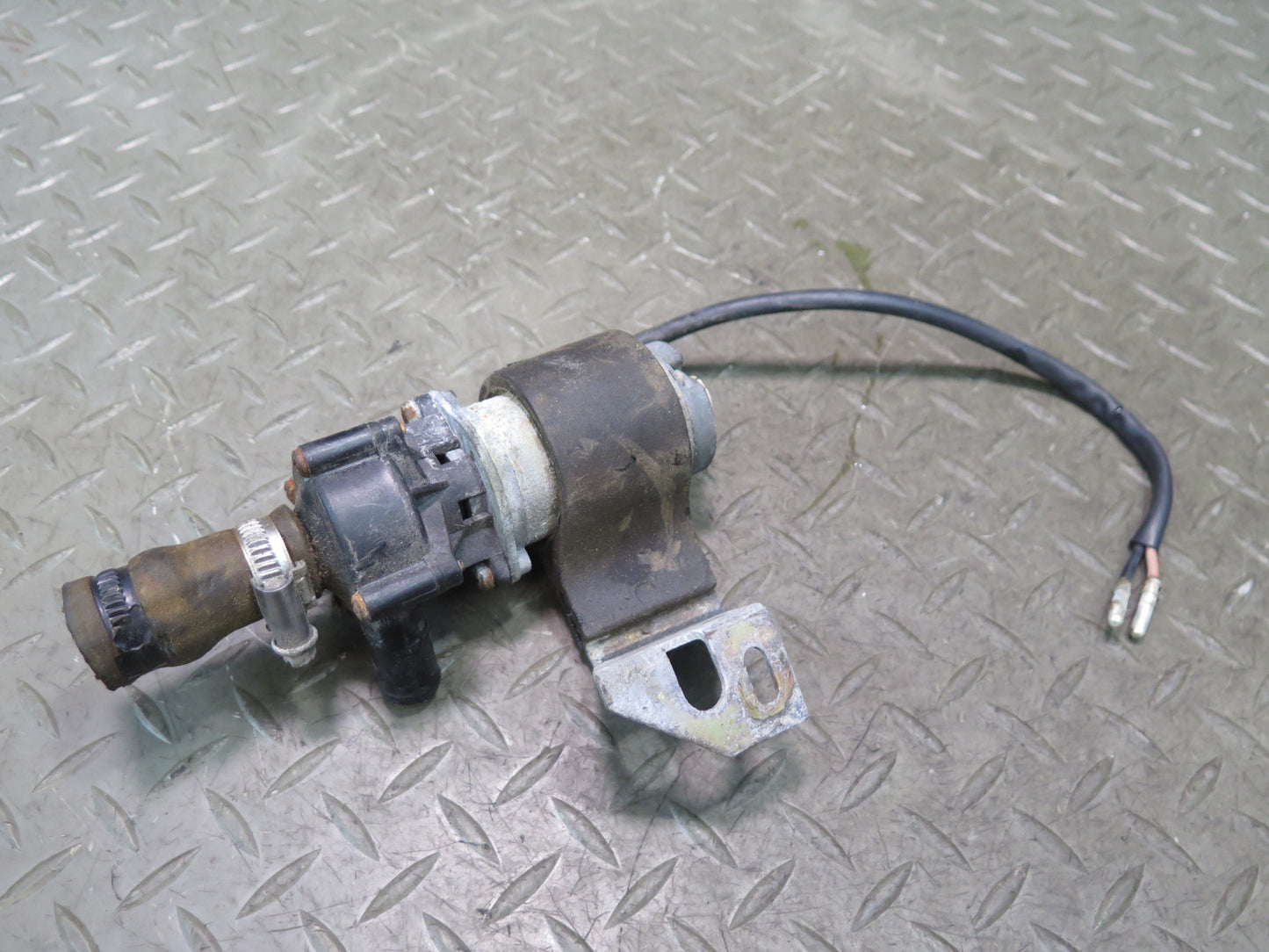 81-89 Mercedes R107 560SL Secondary Auxiliary AUX Water Heater Control Pump OEM