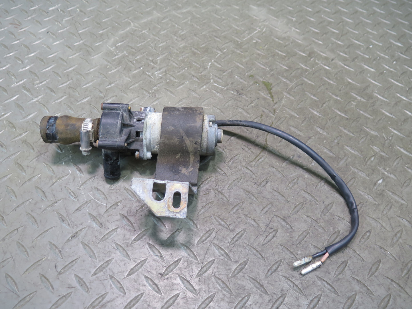 81-89 Mercedes R107 560SL Secondary Auxiliary AUX Water Heater Control Pump OEM