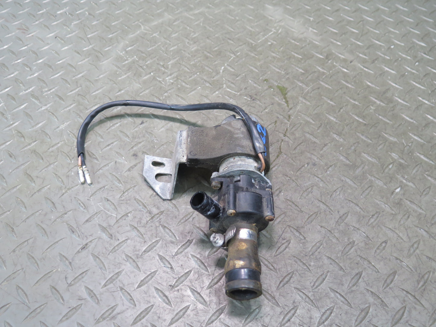 81-89 Mercedes R107 560SL Secondary Auxiliary AUX Water Heater Control Pump OEM