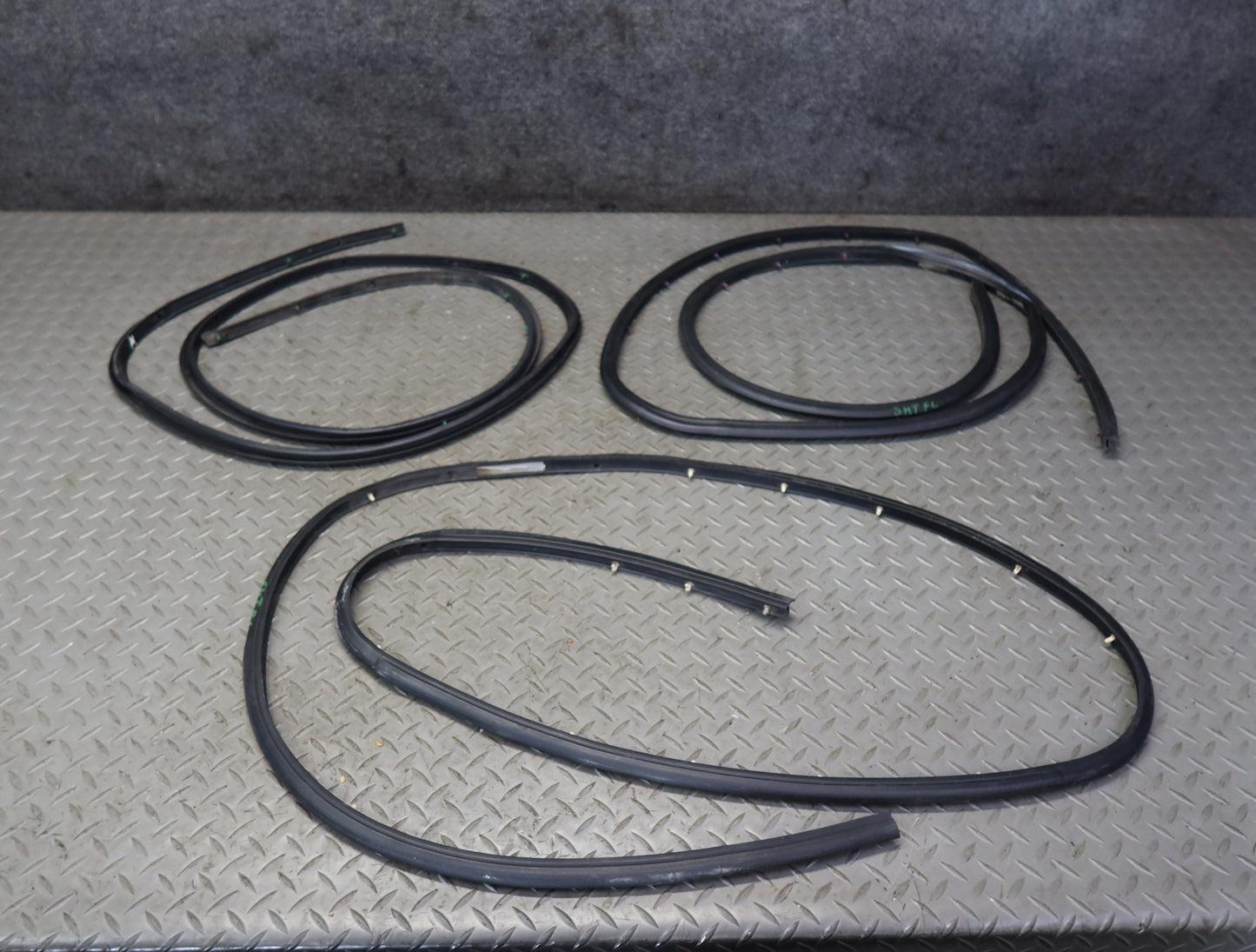 03-09 Hummer H2 Front Left & Rear Door Weatherstrip Rubber Seal Set of 3
