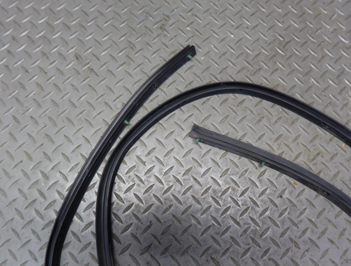03-09 Hummer H2 Front Left & Rear Door Weatherstrip Rubber Seal Set of 3