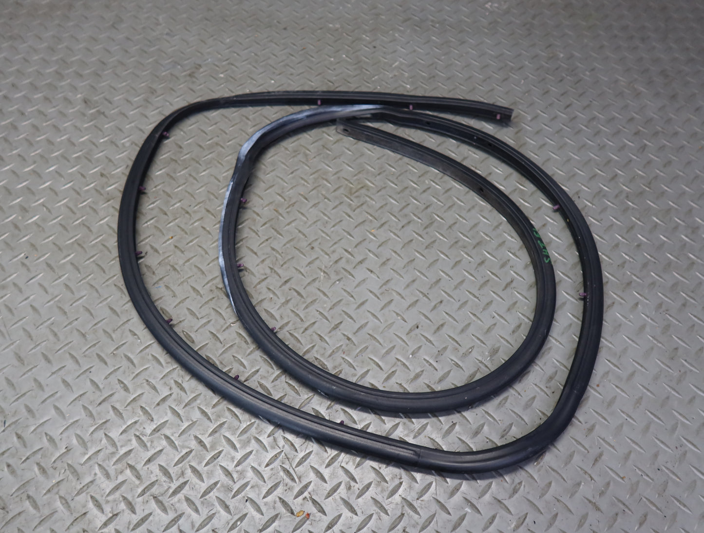03-09 Hummer H2 Front Left & Rear Door Weatherstrip Rubber Seal Set of 3