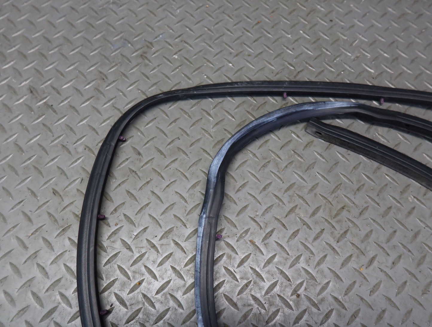 03-09 Hummer H2 Front Left & Rear Door Weatherstrip Rubber Seal Set of 3