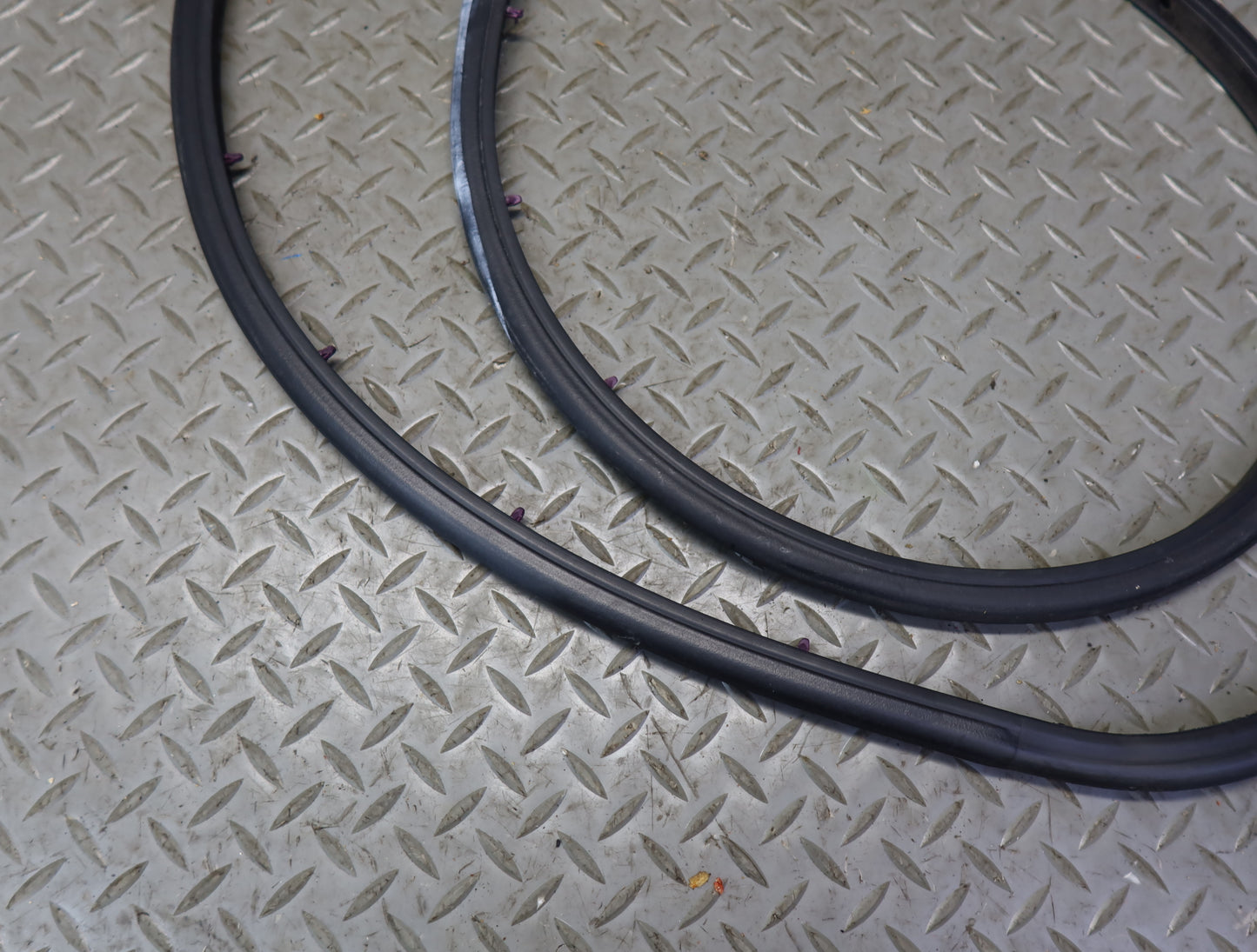 03-09 Hummer H2 Front Left & Rear Door Weatherstrip Rubber Seal Set of 3