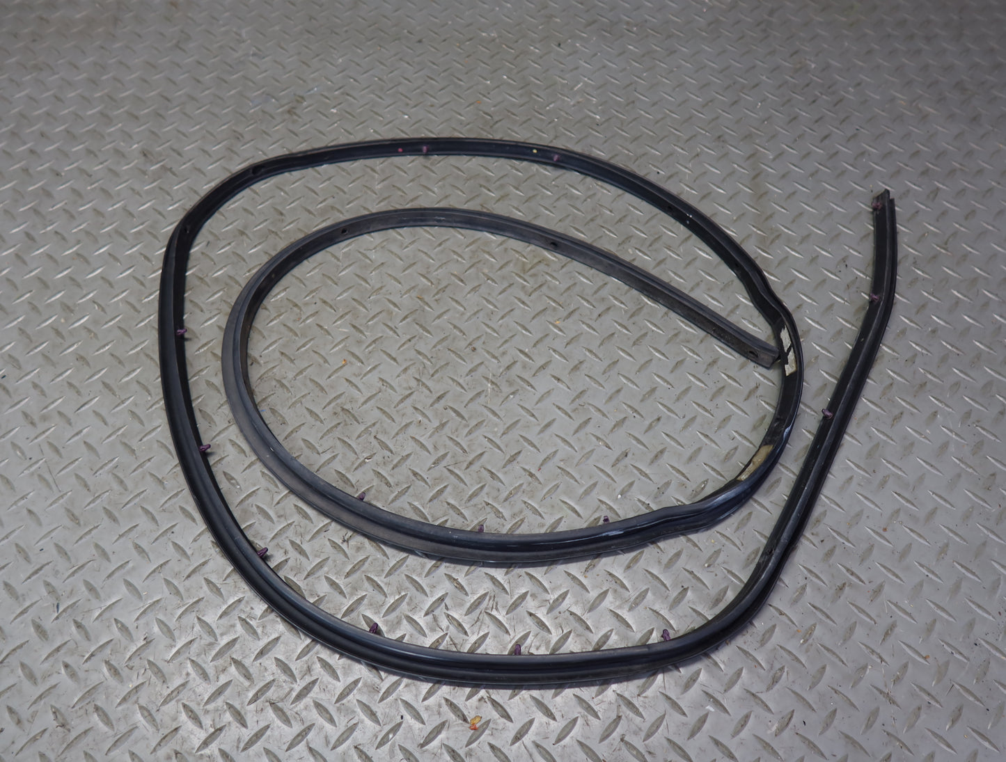 03-09 Hummer H2 Front Left & Rear Door Weatherstrip Rubber Seal Set of 3