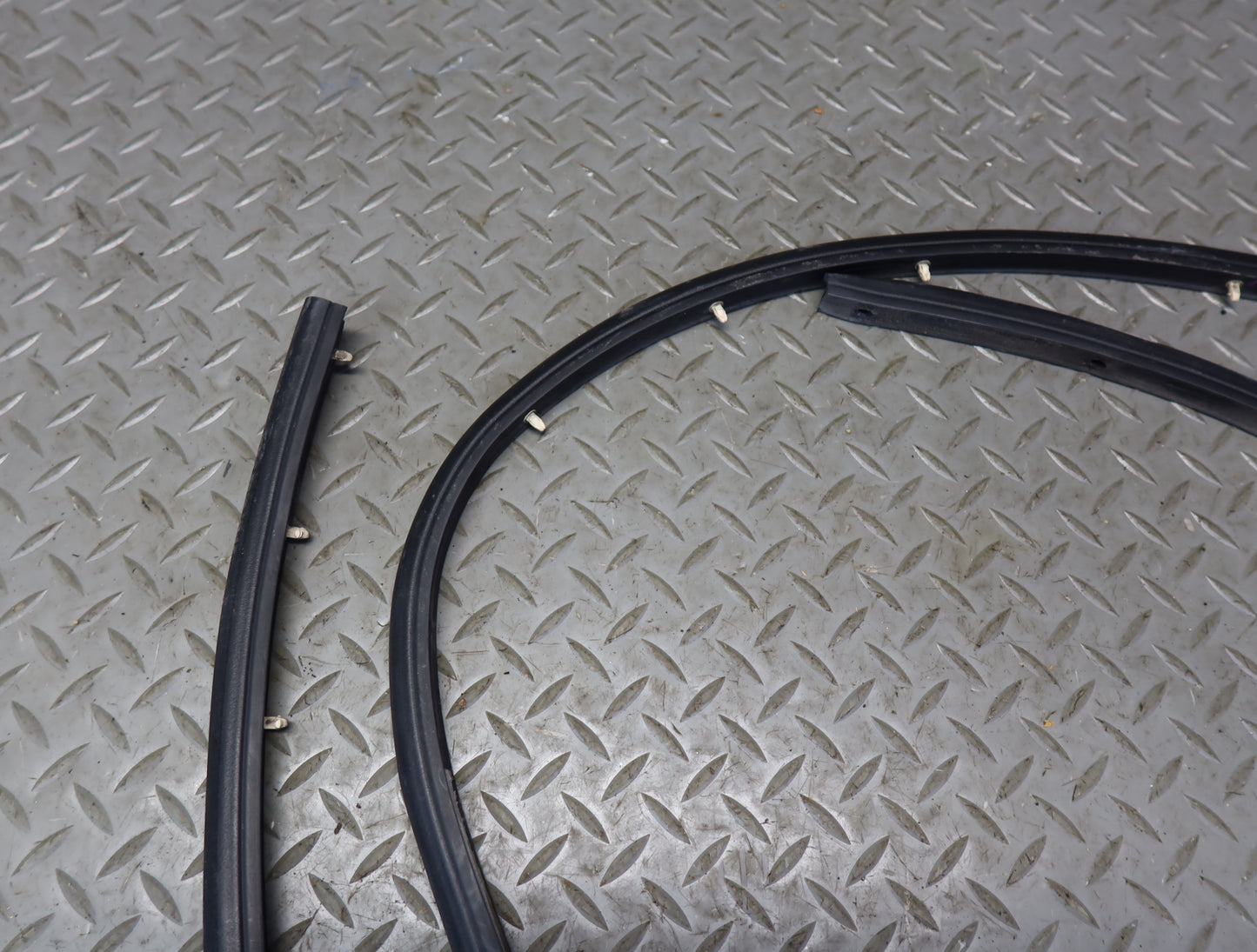 03-09 Hummer H2 Front Left & Rear Door Weatherstrip Rubber Seal Set of 3