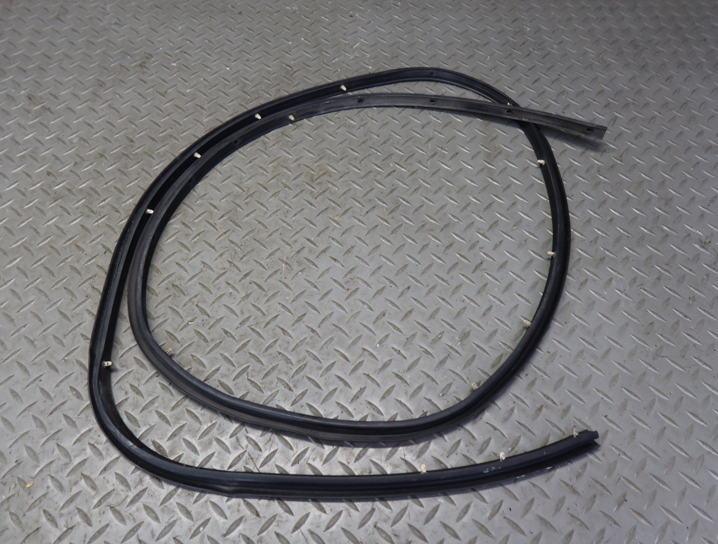 03-09 Hummer H2 Front Left & Rear Door Weatherstrip Rubber Seal Set of 3