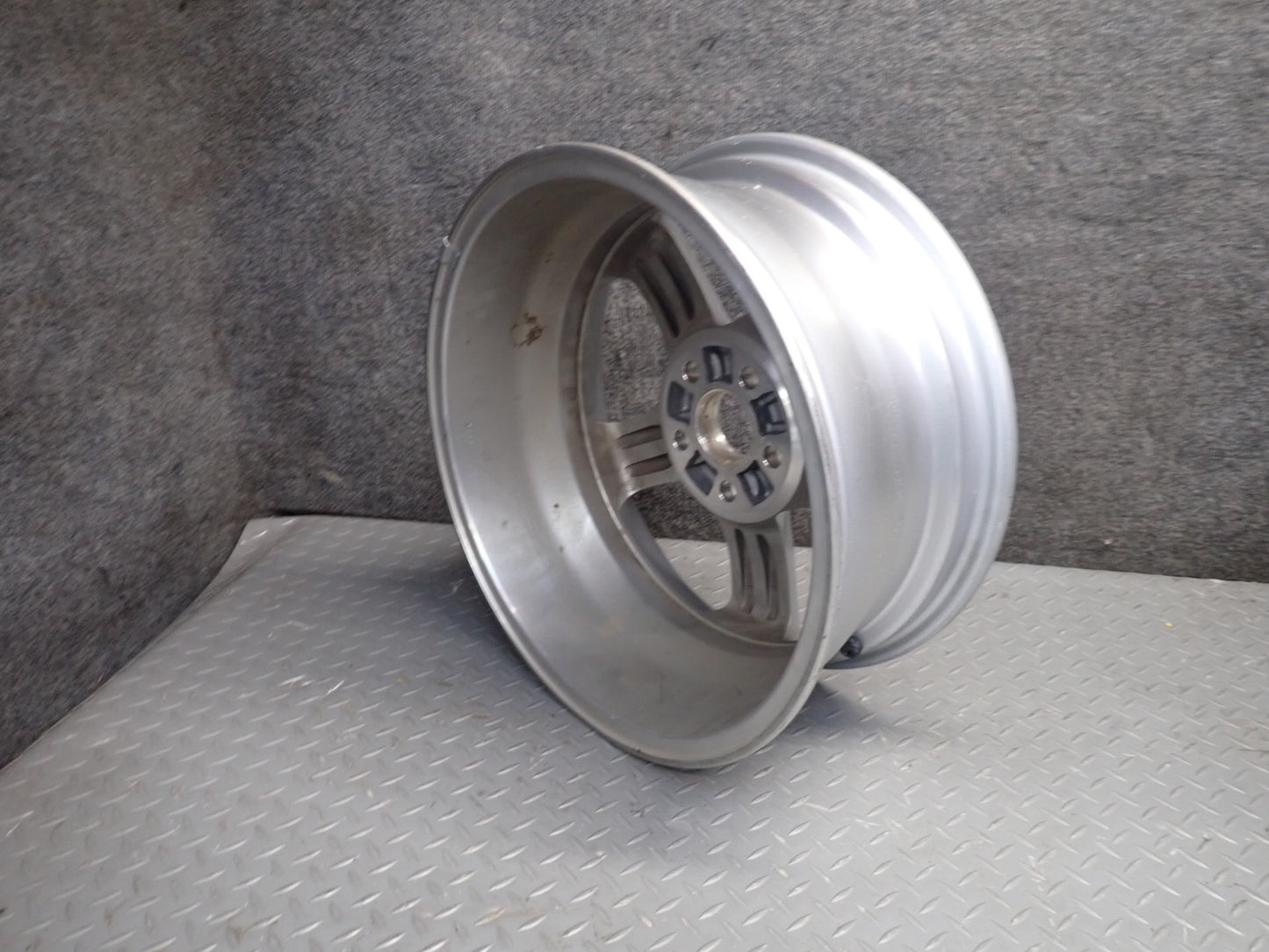 01-05 Lexus JCE10L IS300 Wheel R17" Rim 17x7JJ ET50