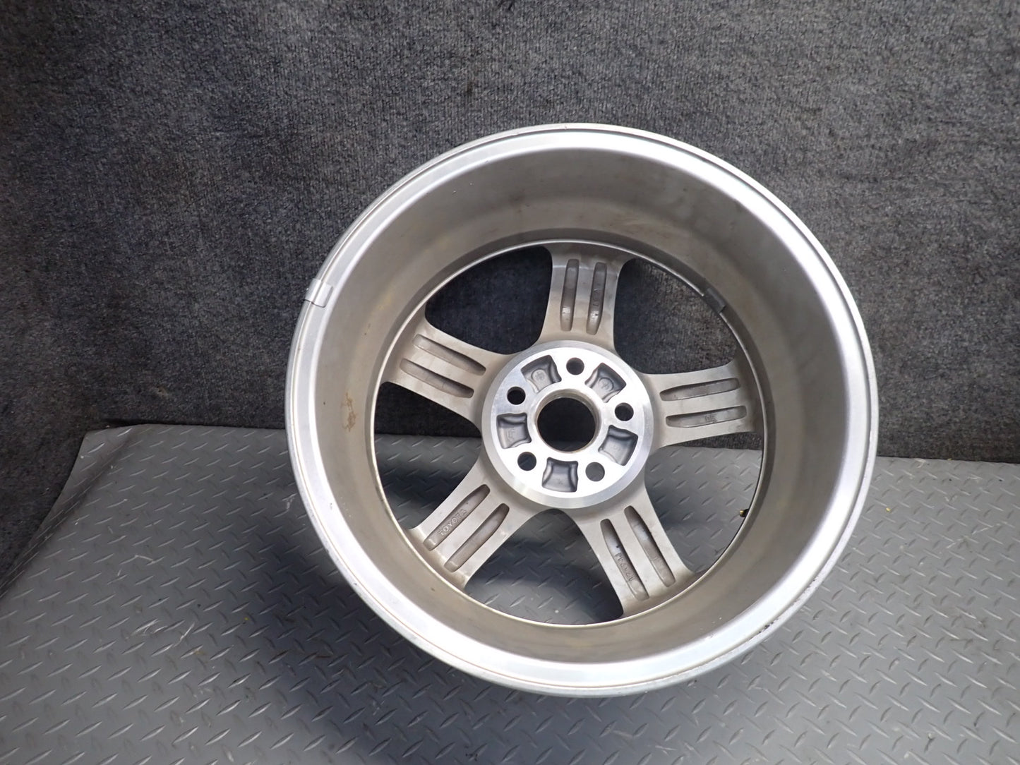 01-05 Lexus JCE10L IS300 Wheel R17" Rim 17x7JJ ET50