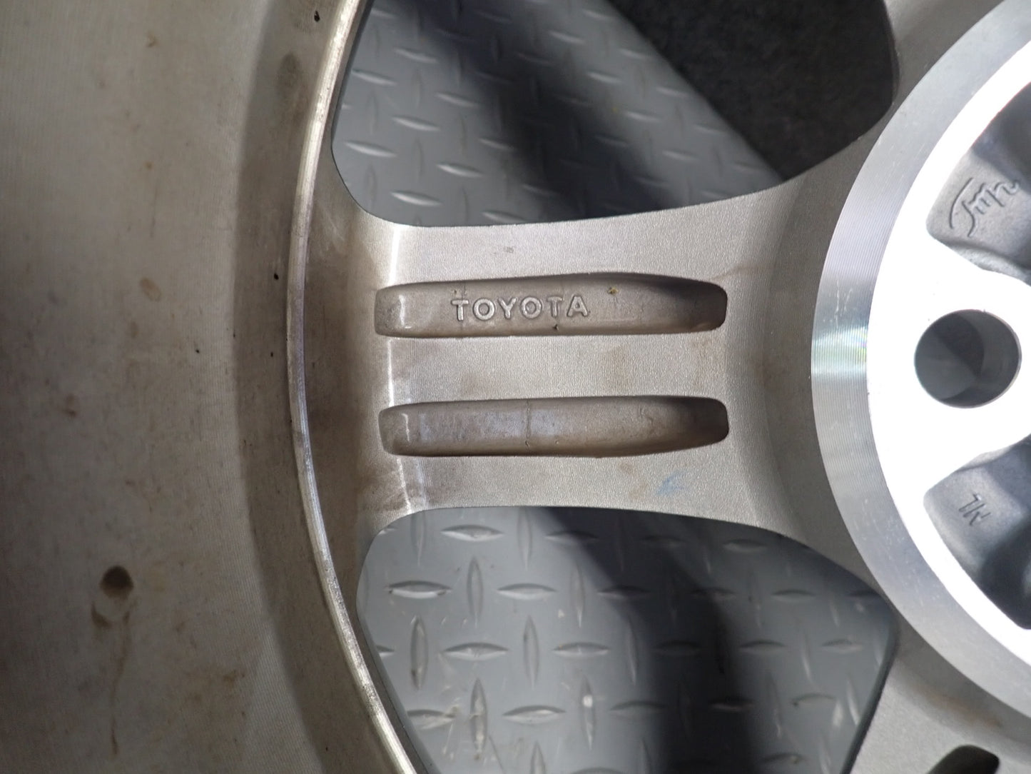 01-05 Lexus JCE10L IS300 Wheel R17" Rim 17x7JJ ET50