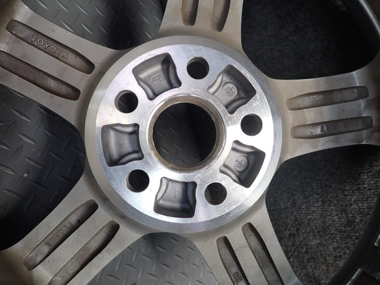 01-05 Lexus JCE10L IS300 Wheel R17" Rim 17x7JJ ET50