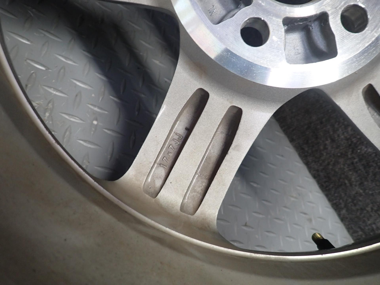 01-05 Lexus JCE10L IS300 Wheel R17" Rim 17x7JJ ET50