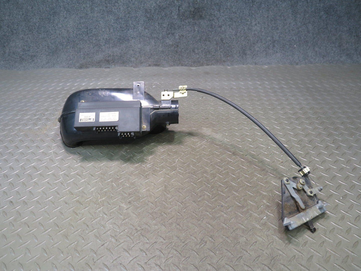86-89 Mercedes R107 560SL Sl-class Right Air Restricter Duct W/ Actuator OEM