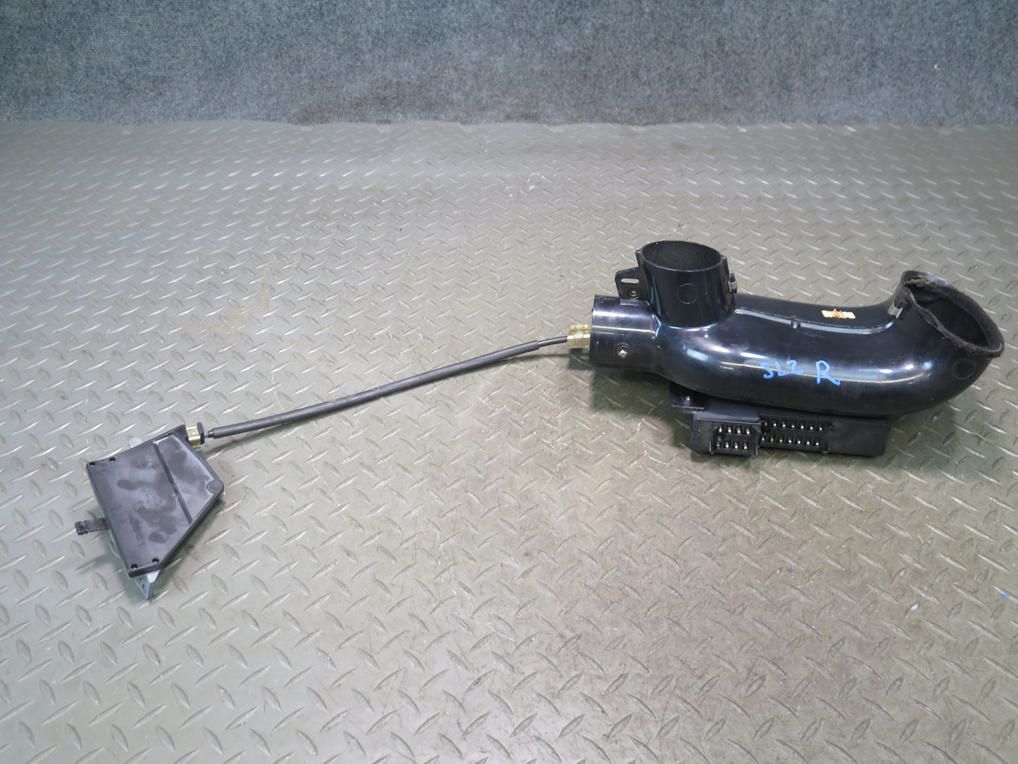 86-89 Mercedes R107 560SL Sl-class Right Air Restricter Duct W/ Actuator OEM