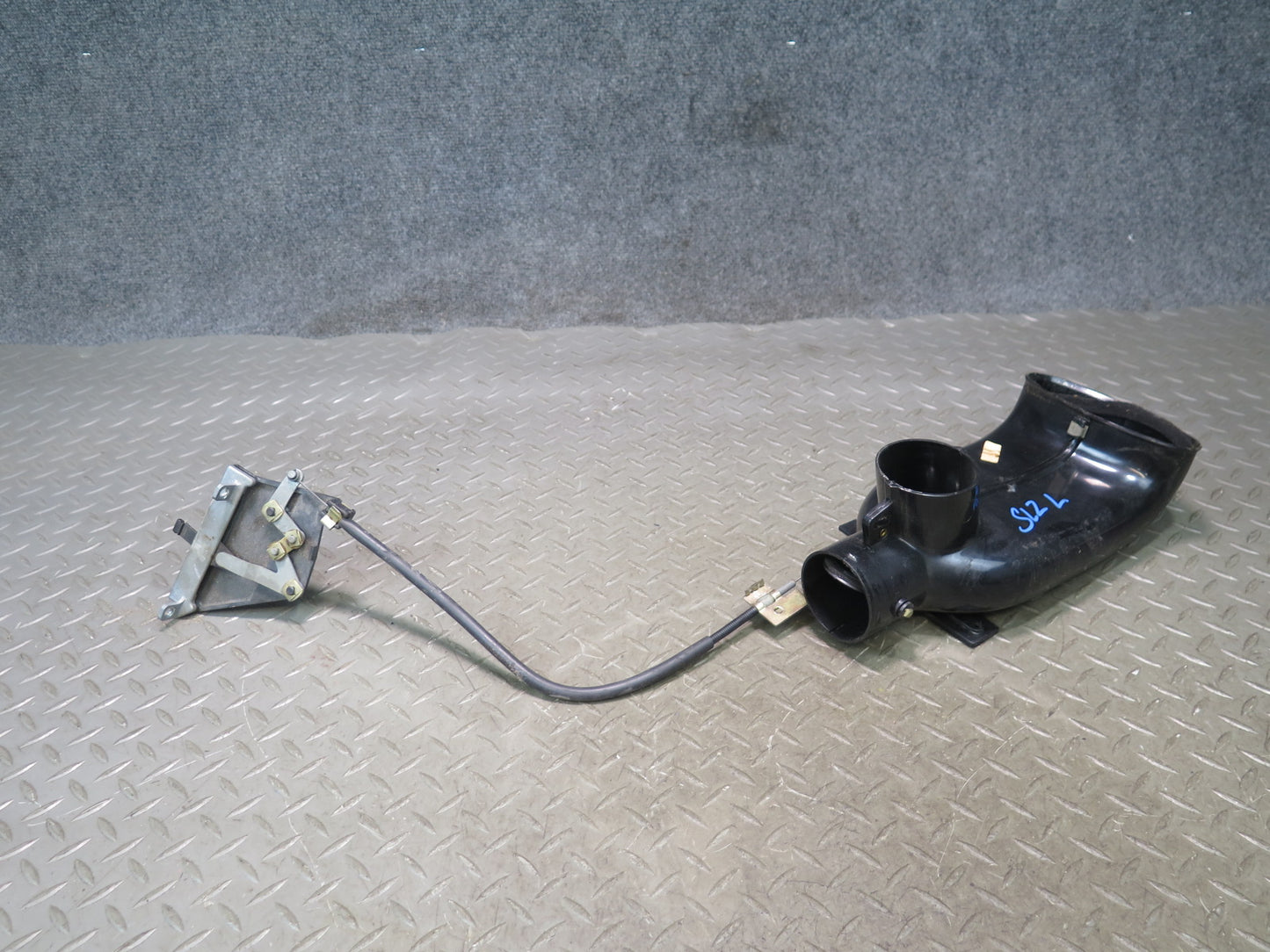 86-89 Mercedes R107 560SL Sl-class Left Air Restricter Duct W/ Actuator OEM