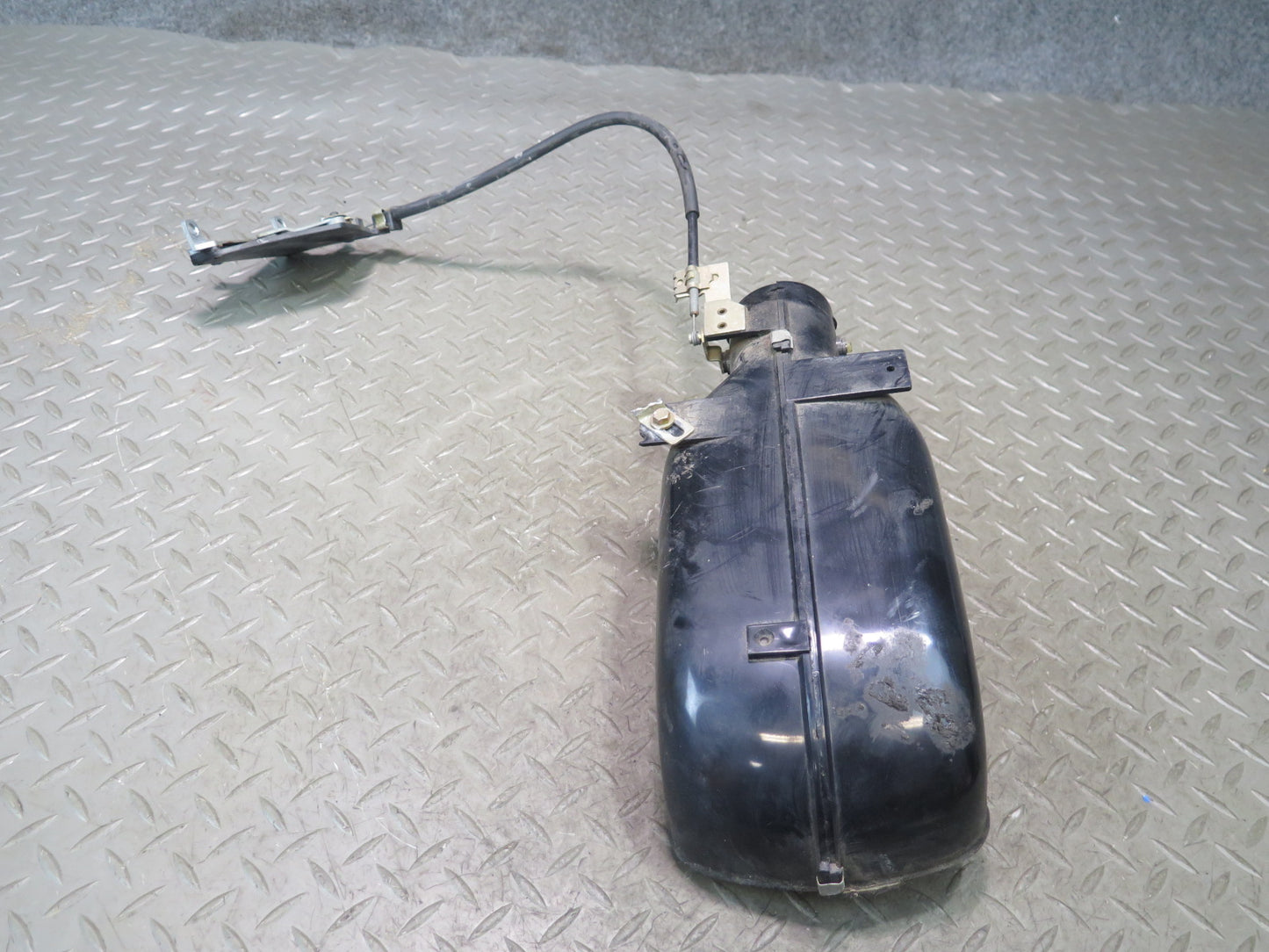 86-89 Mercedes R107 560SL Sl-class Left Air Restricter Duct W/ Actuator OEM